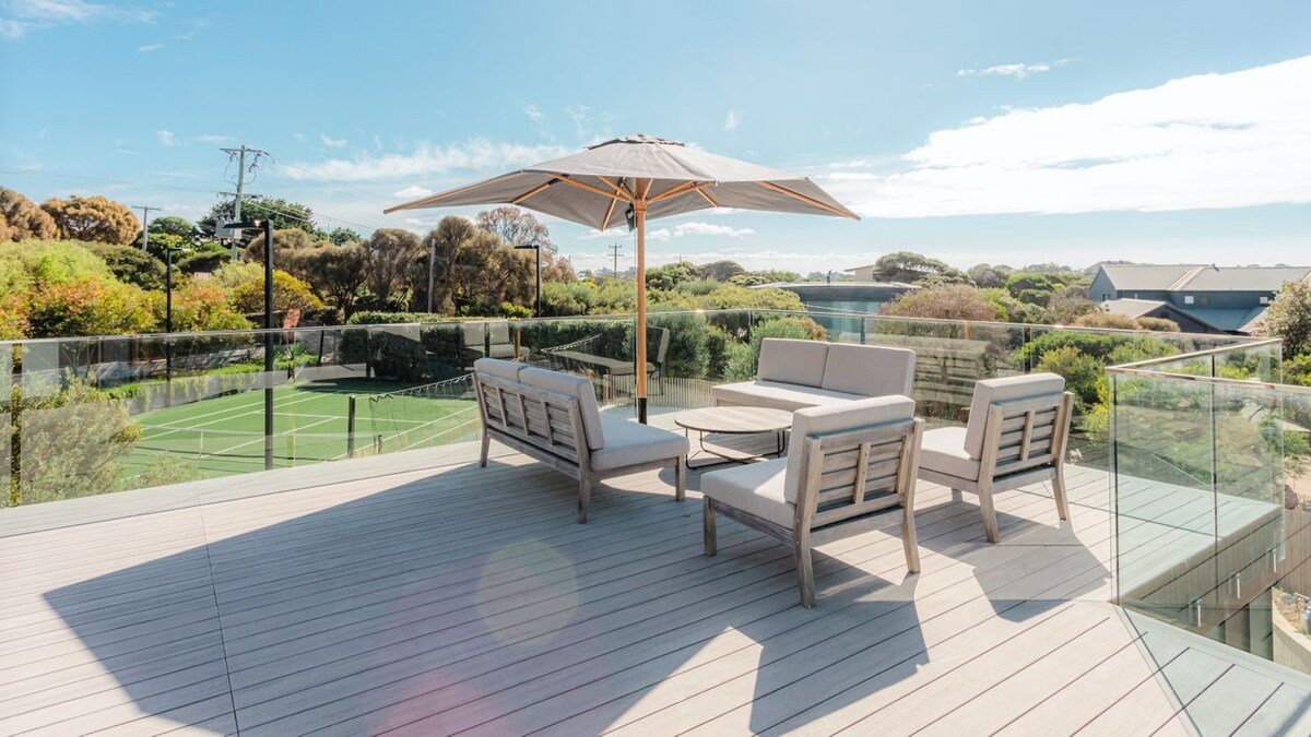 Back Beach gallery image 3