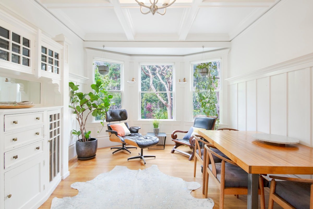 Light filled flat with a secret garden gallery image 2