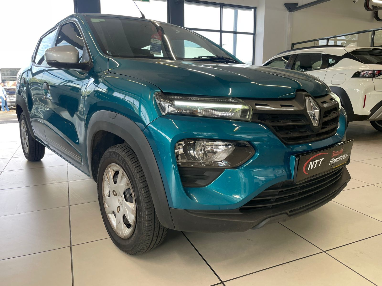 RENAULT KWID 1.0 DYNAMIQUE for Sale in South Africa