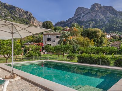 Charming, traditional 4-bedroom finca w/pool & AC