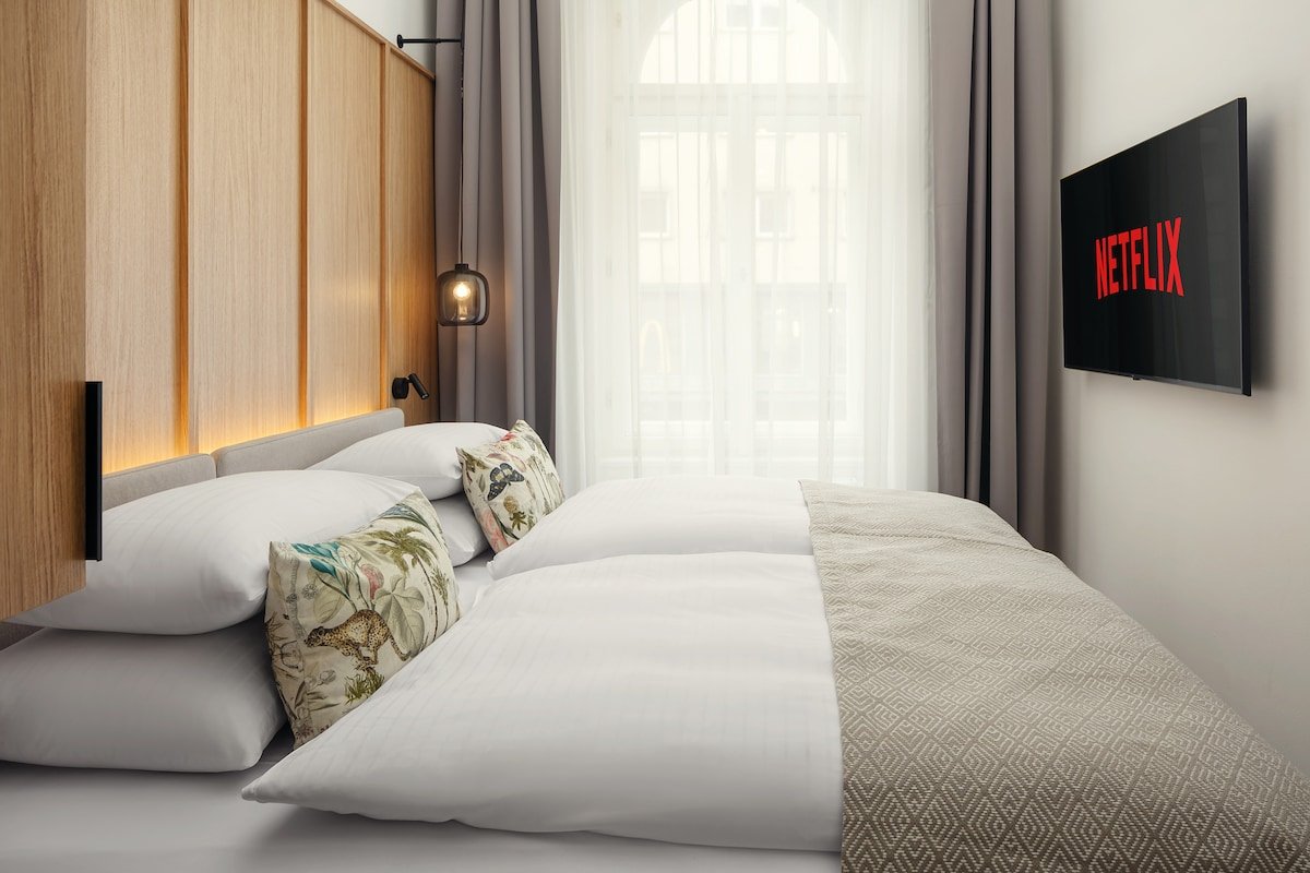 R16 Two-Bedroom gallery image 4