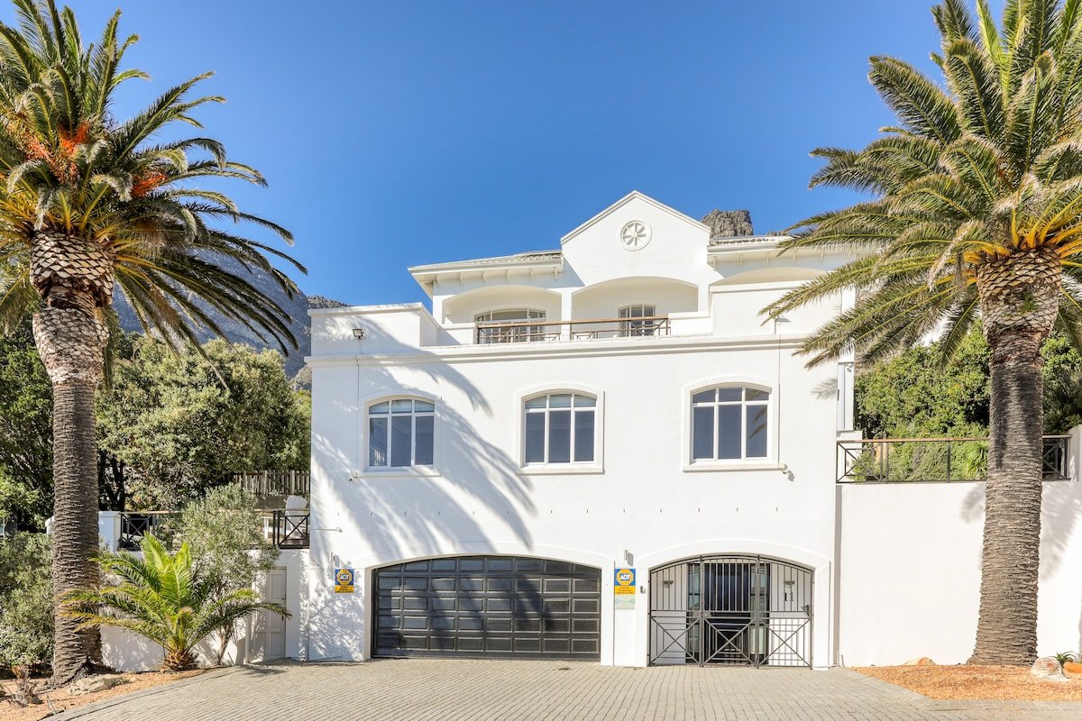 Camps Bay Family Home gallery image 3