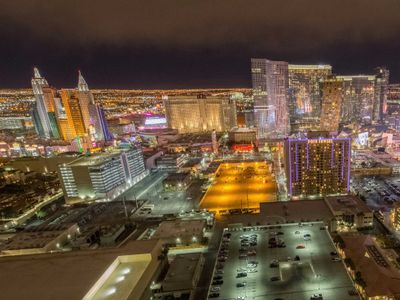 Penthouse Strip Views 2BDR + Balcony + Free Valet