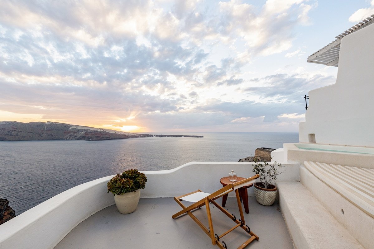 Fisherman’s Cave House by Spitia Santorini gallery image 5