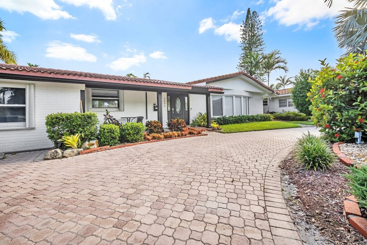 LuxWaterfront ~ HotTub ~ Games ~ LBTS gallery image 3