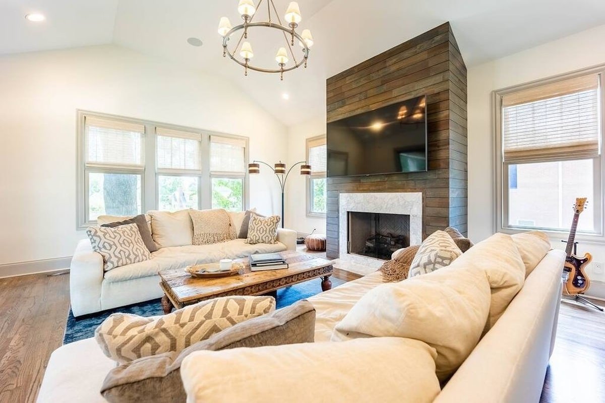 Cozy Craftsman Escape: Steps to 12 th South! gallery image 2