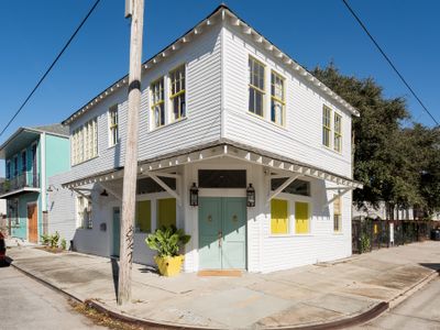 Le Hibou Blanc-Four Bath Historic Bakery