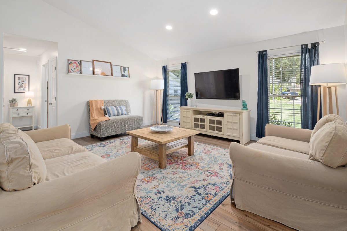 Jack & Jill suite, 2 hot tubs+ pool