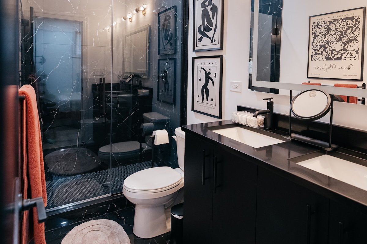 Parisian Retreat near University of Chicago Campus gallery image 4