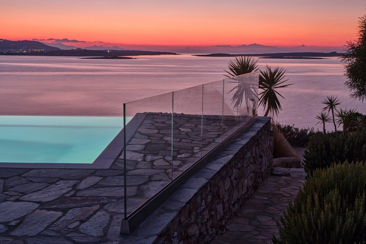 Unique Seafront villa in Paros gallery image 4