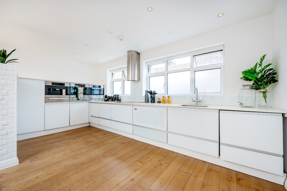 Chic & Luxurious Covent Garden Penthouse gallery image 5