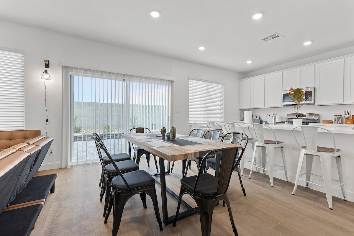 Holiday specials ｜Luxury Retreat: 5BR Home gallery image 4