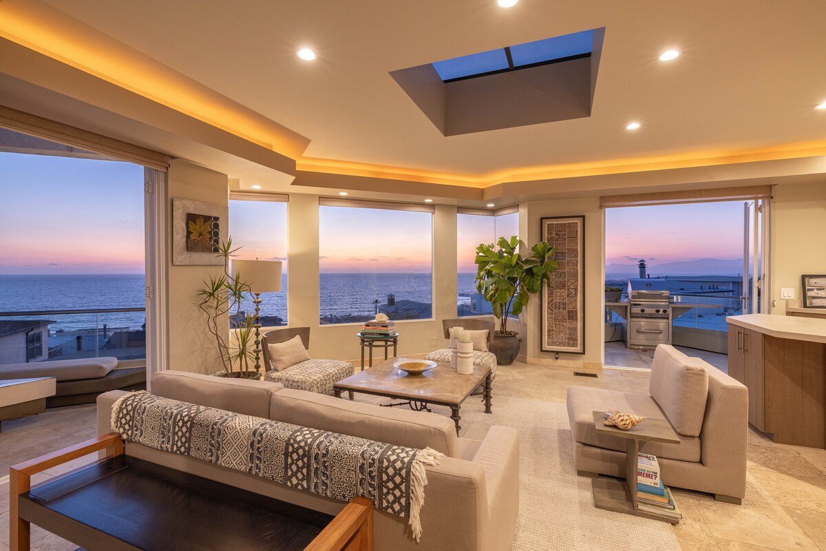 Stunning Manhattan Beach Panoramic Ocean View Home gallery image 3