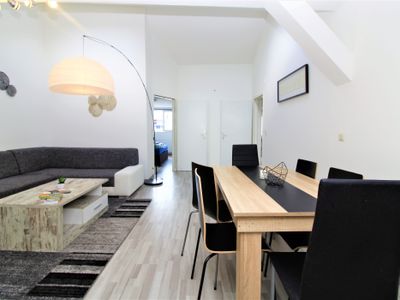 Spacious and bright apartment Augarten
