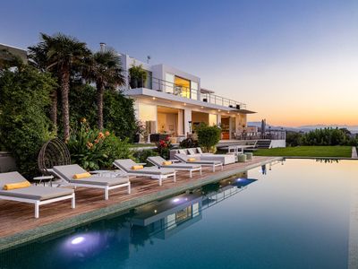 Villa Amnalys: Sea View Resort w/ staff by etouri