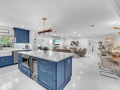 Beautiful house close to Beach and hard rock gallery image 5