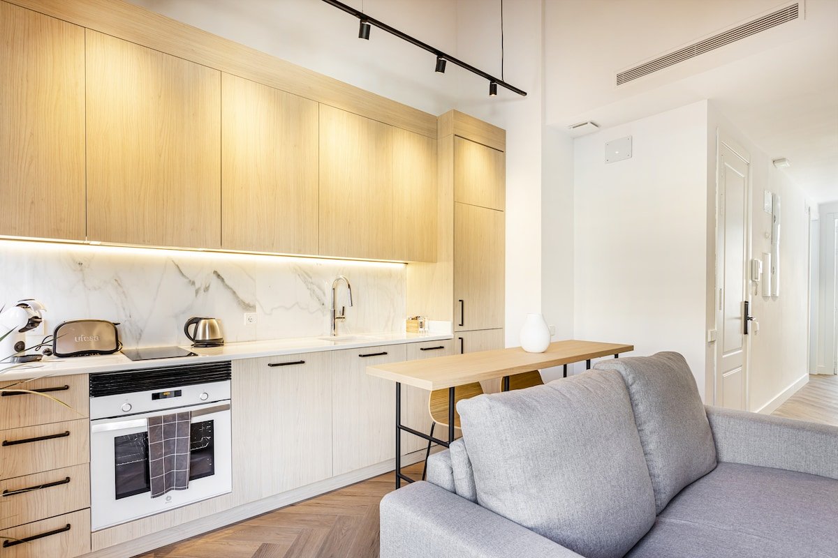 N8. Stunning Duplex in the City Center gallery image 5