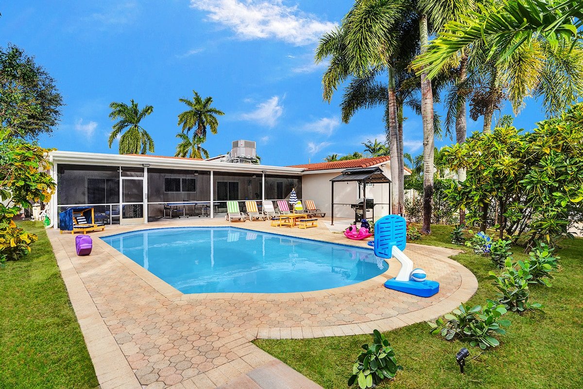 Sensational 5BR Villa Heated Pool near Hard Rock gallery image 2