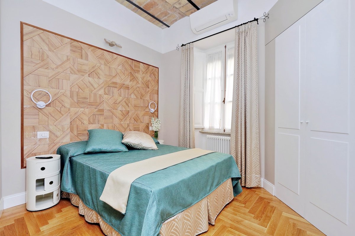 Penthouse + apartment at the Colosseum 10 people gallery image 5