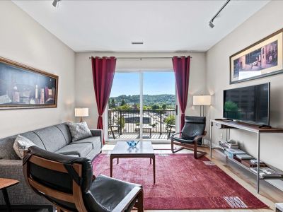 Downtown Chic Luxury Condo with Views