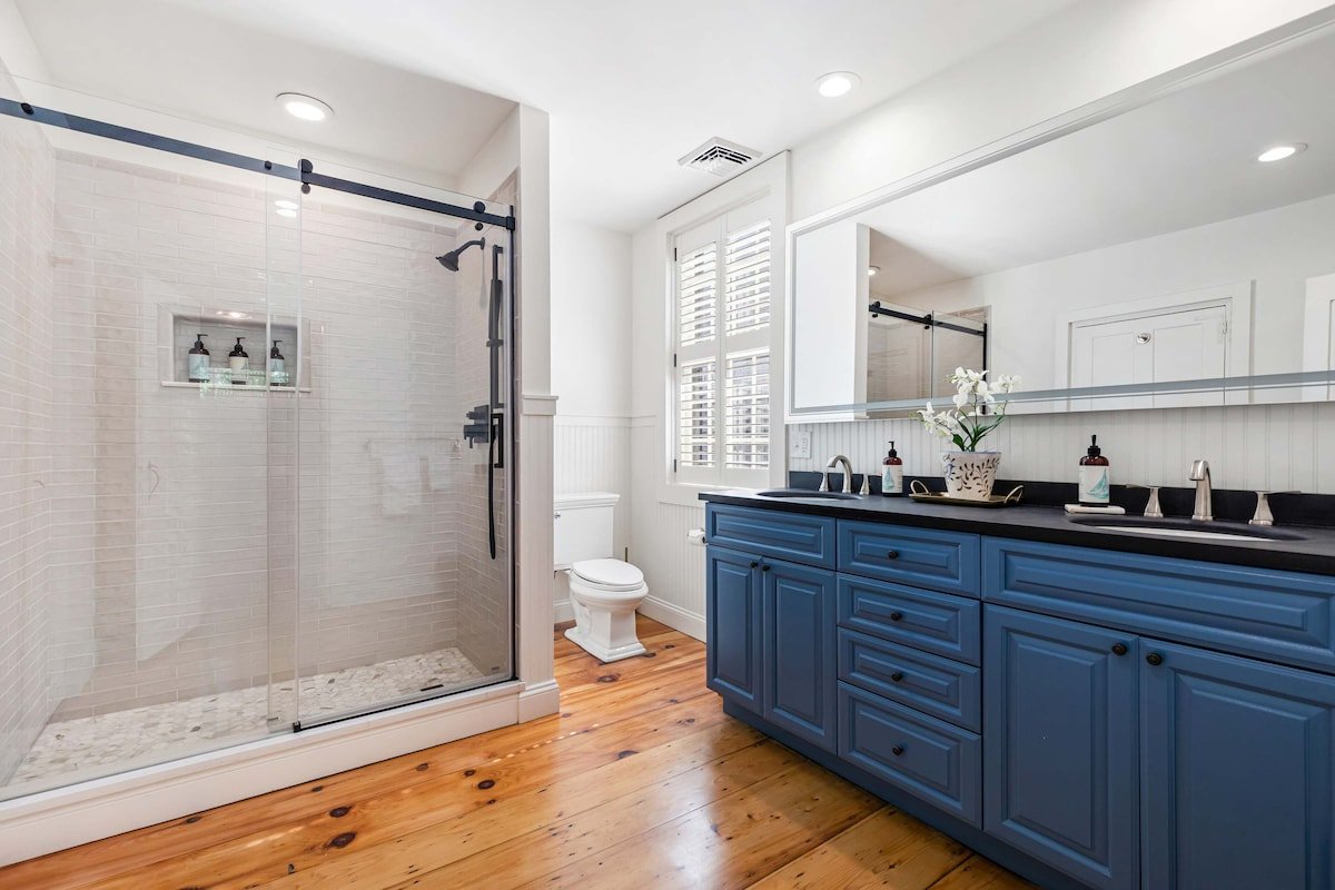 The Royce on Spring – High-End Family Getaway in N gallery image 4