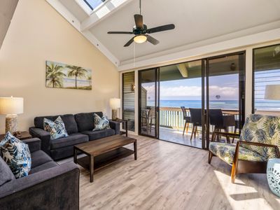 Oceanfront balcony w/ pool @ Kahana Outrigger 2B2