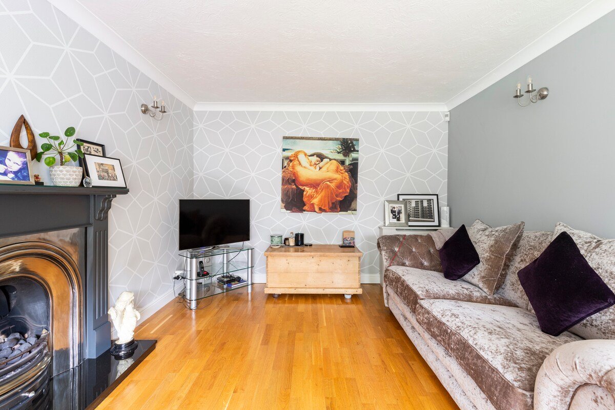 Room in Airy 🏡 access RHS Bridgewater Manchester gallery image 3