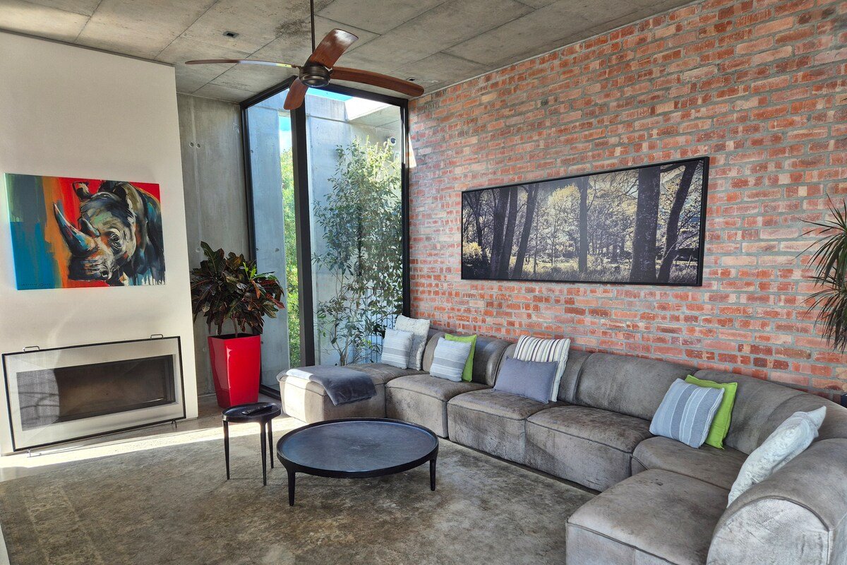 Backup-Powered Upper Green Point Luxury Villa gallery image 4