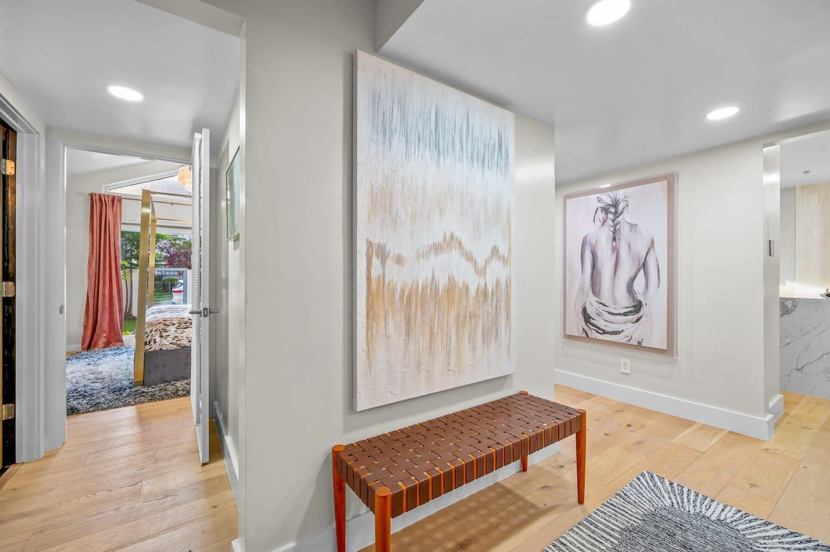 The Jewel-Modern Retreat, Hot Tub, Night Life gallery image 4