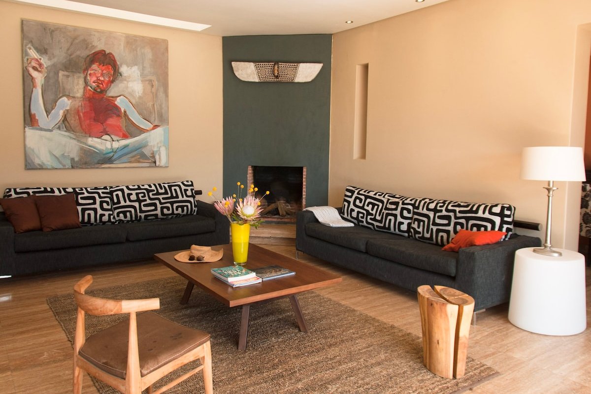 Stylish Green Point Villa | Pool & Garden Retreat gallery image 5