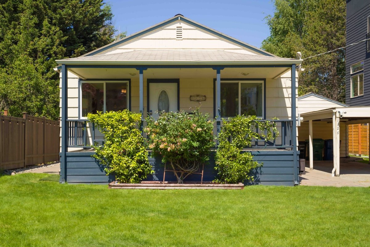 Modern Tiny House gallery image 3