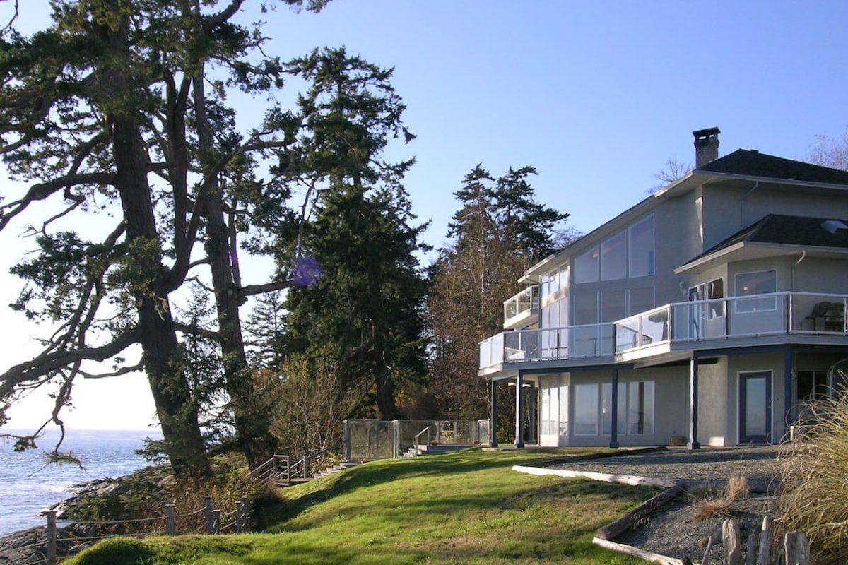 Unforgettable Oceanfront Experience in Sooke, BC gallery image 4