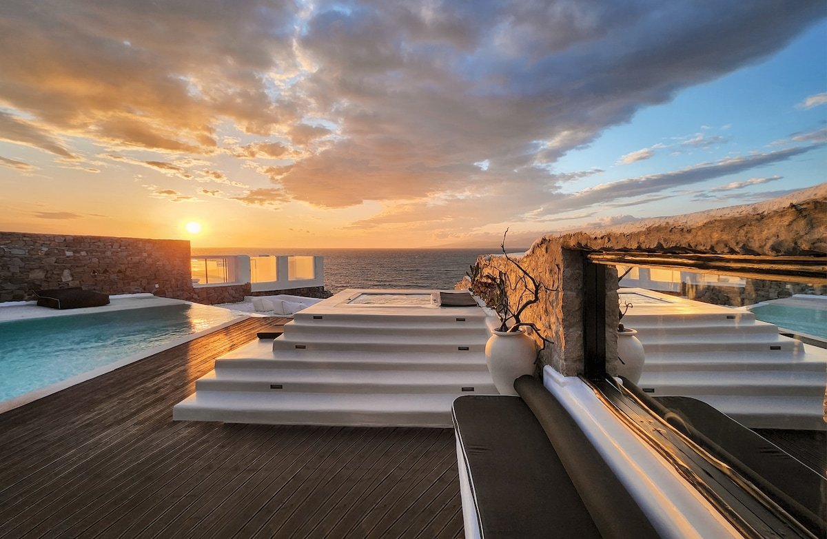 Villa Sea Front pool/hot-tub byCalypsoSunsetVillas gallery image 3