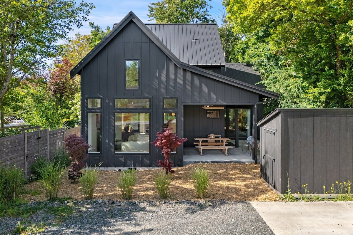 The Black Squirrel: Boho-Modern Fairhaven Retreat