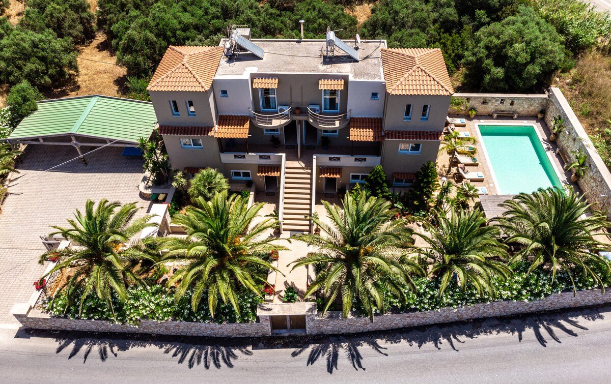 Villa Evie’s-Complex of 4 Apt’s -Free Heated Pool gallery image 5