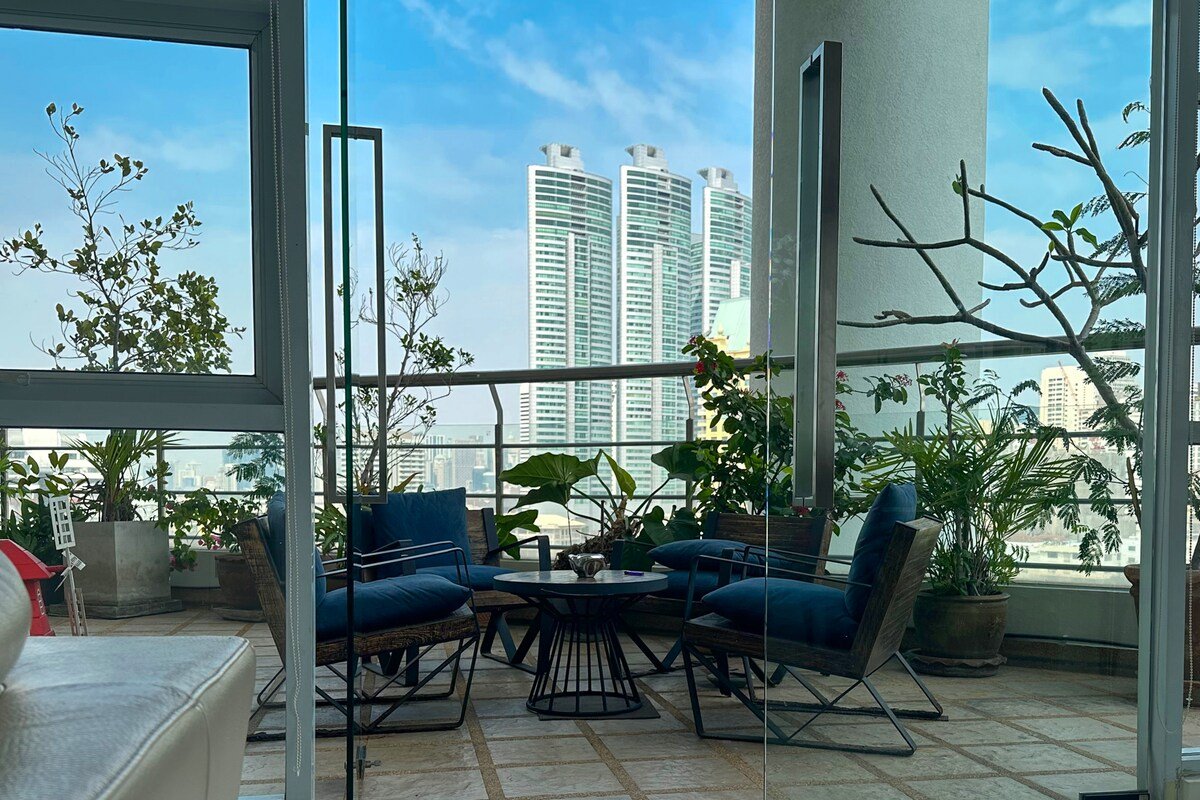 Luxurious high-rise pool-duplex gallery image 4