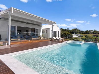 Heron House – Spacious home with pool, spa & sauna