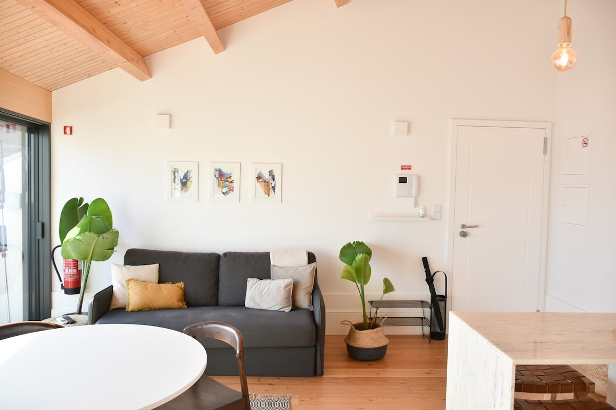 Sunny penthouse jacuzzi 2 bedrooms, center gallery image 4