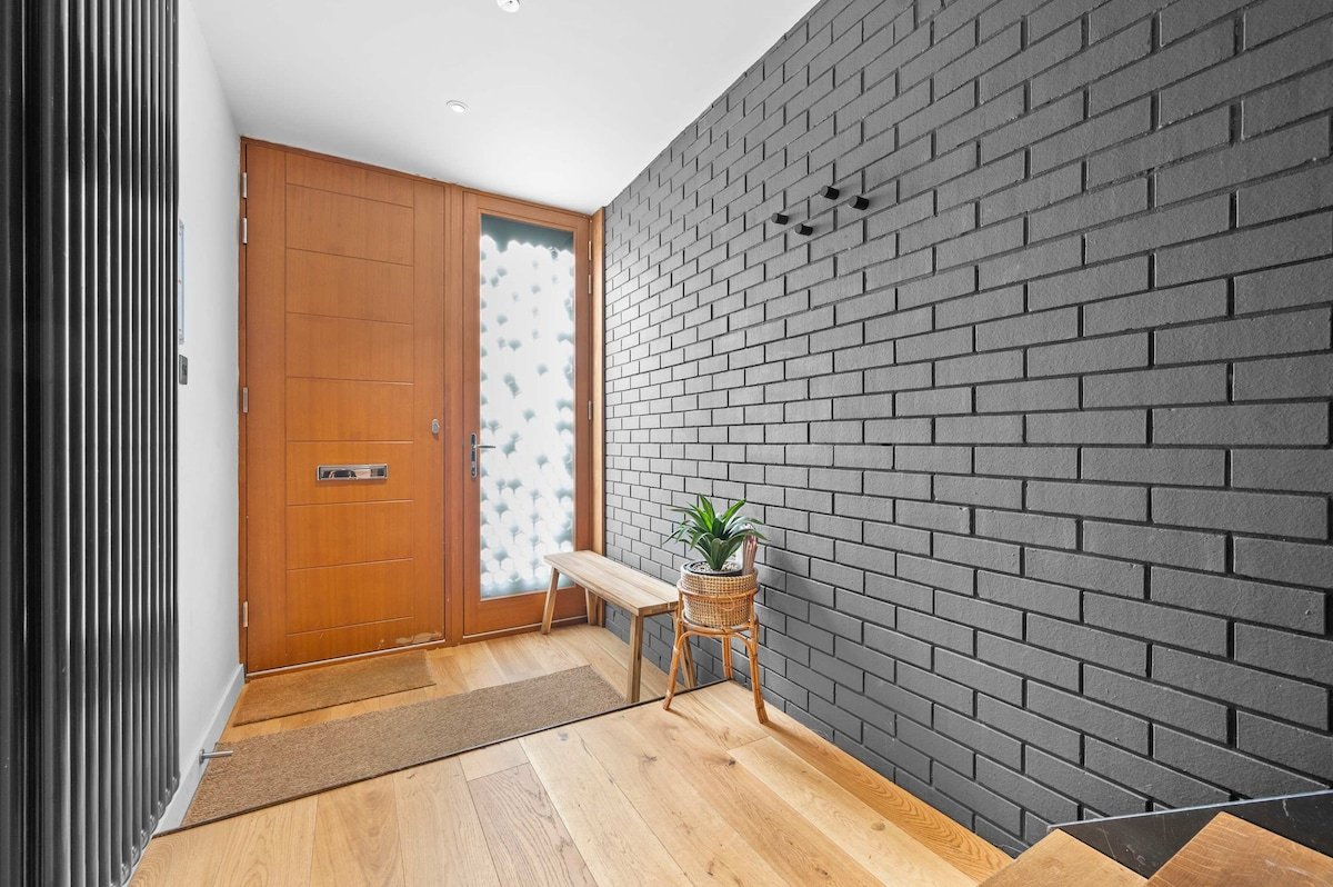 City SuperHost Luxury Canal Street Villa gallery image 4