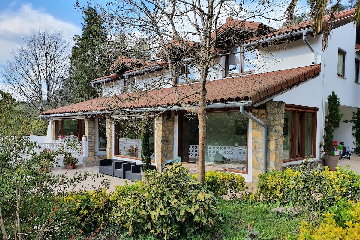 Dreams and friends on the coast of Bilbao. gallery image 3