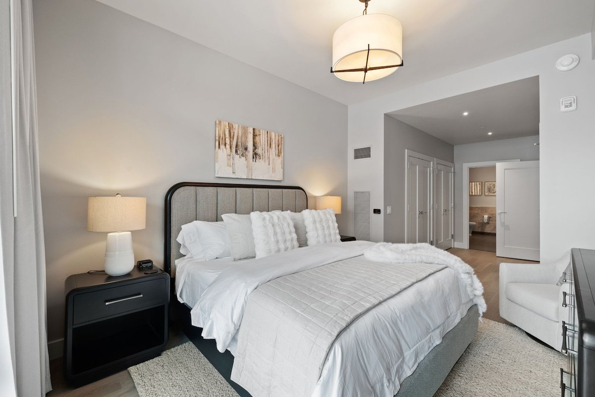 Luxurious Condo | Mountain Views, 20 New Ski Runs gallery image 3