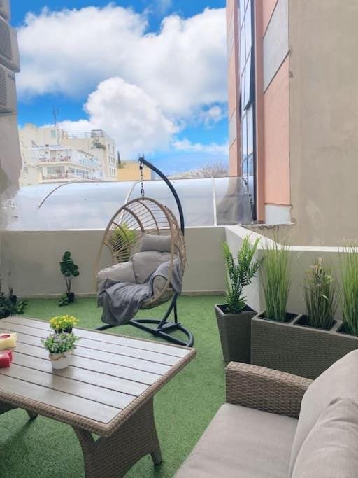 Amazing brand NEW 4BDR/2BATH Apt w/Balcony in ATH gallery image 4