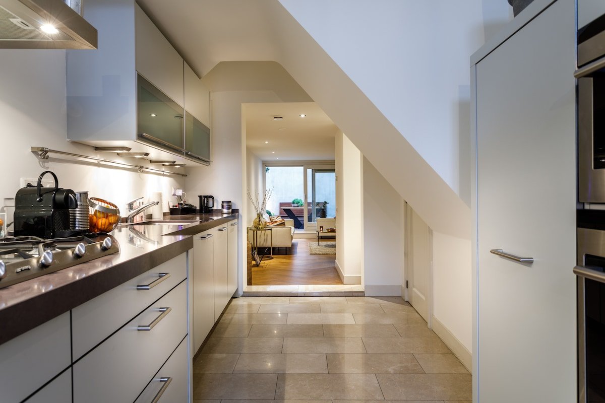 18th Century Groundfloor Canal House with patio gallery image 5