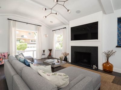 Beautiful Modern Large 2 Bed House Beverly Hills