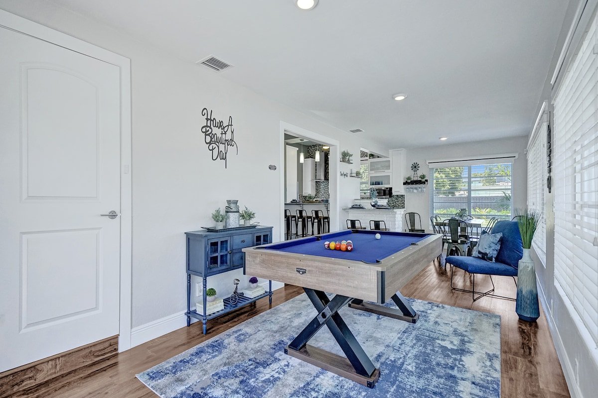 Heated Pool! 5 Bedrooms+1 Mile To Beach/Las Olas! gallery image 4