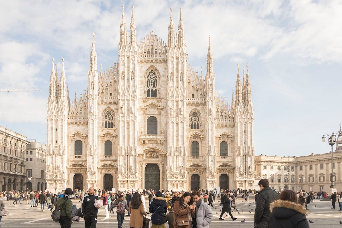 Elegant Apartment by Milan Duomo, 2 BD, 5 guests gallery image 4