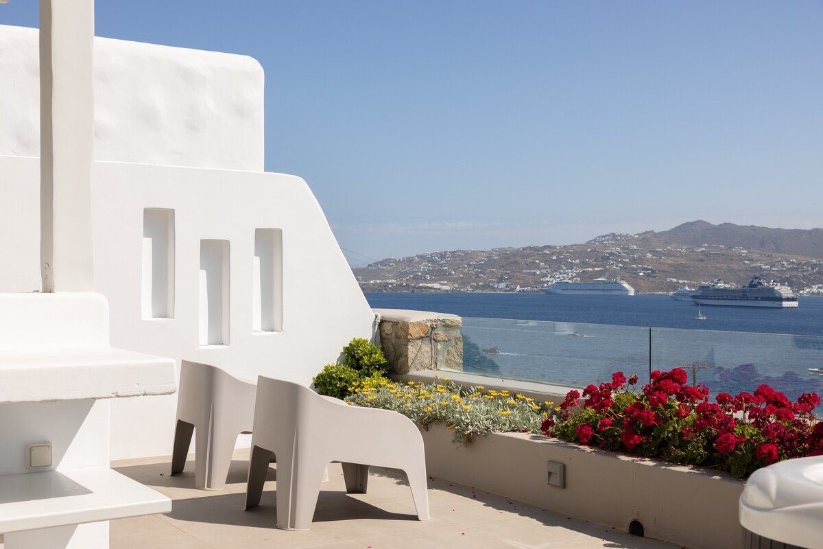 Home with Private Jacuzzi & Shared Swimming Pool gallery image 3