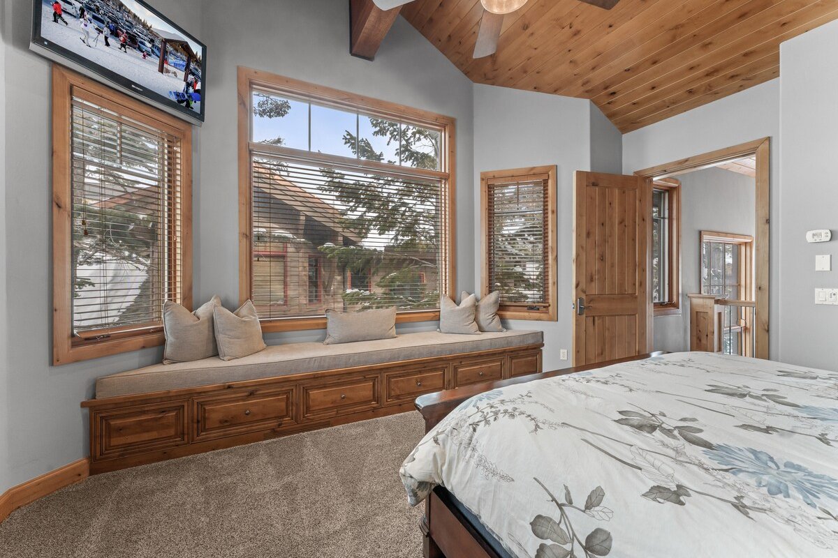 Luxury 4BR in Deer Valley | Steps to DV Ski Run gallery image 4