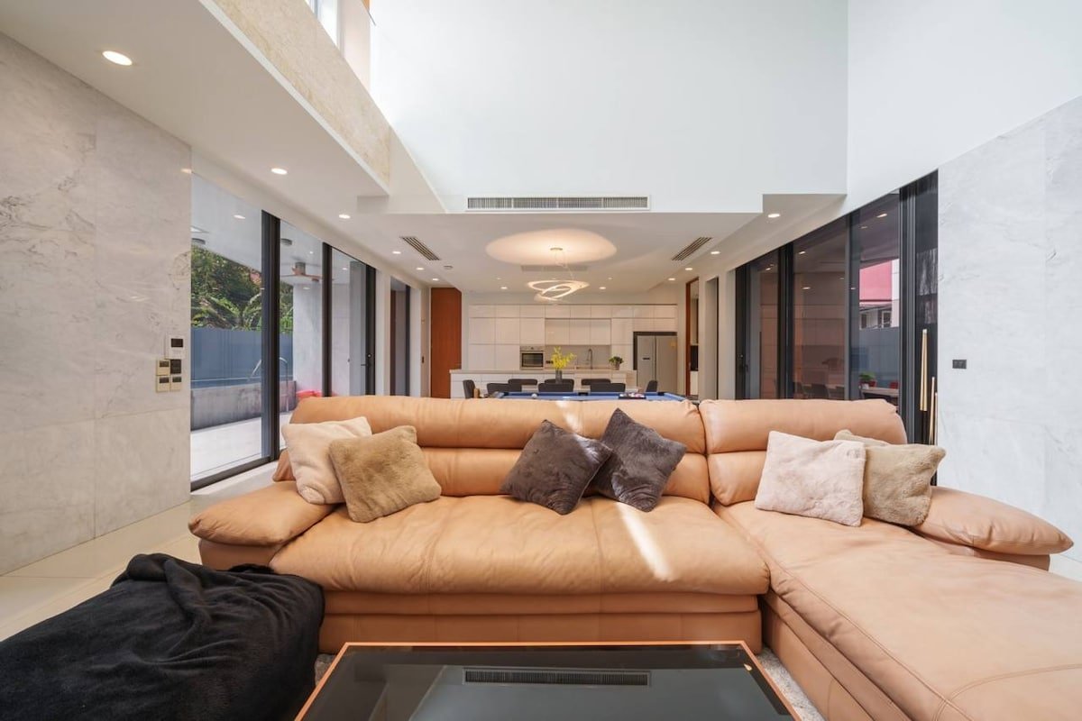 Premium Ekkamai Villa w/ Pool & Home Theatre gallery image 3