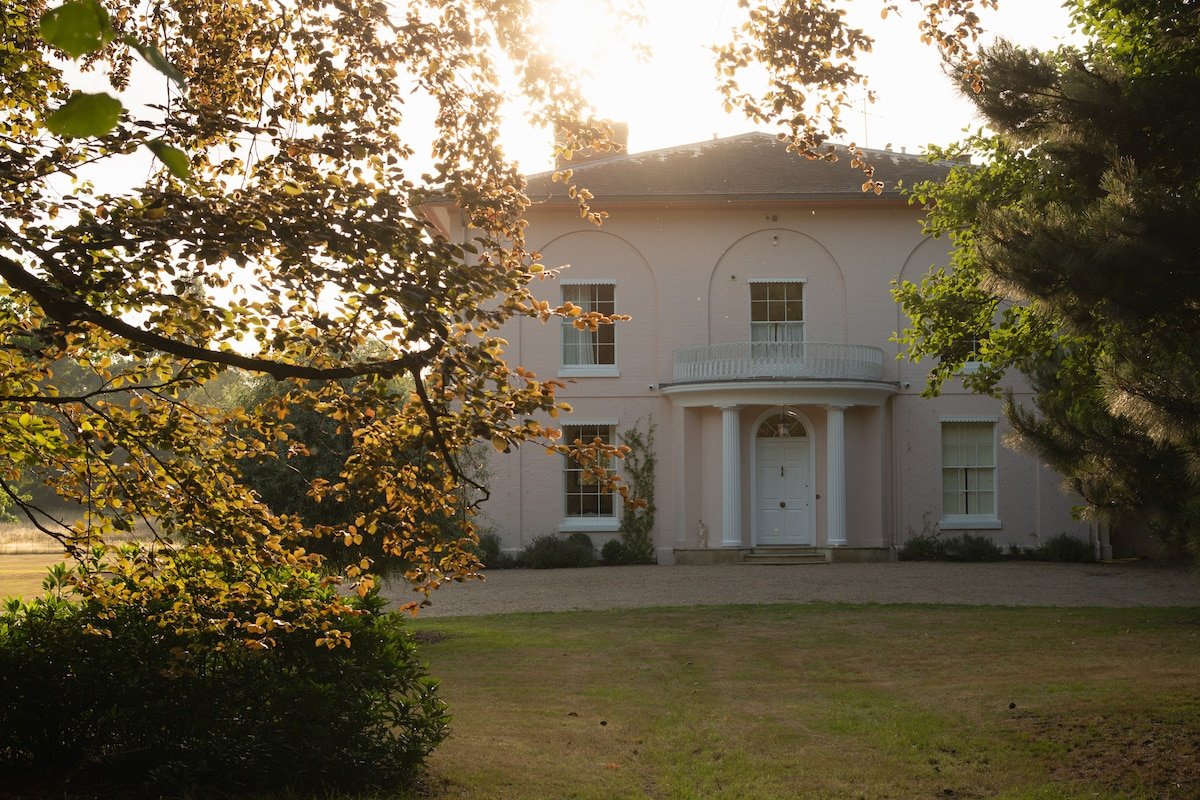 Historic Home, Spectacular Pool, Grounds & Design gallery image 3